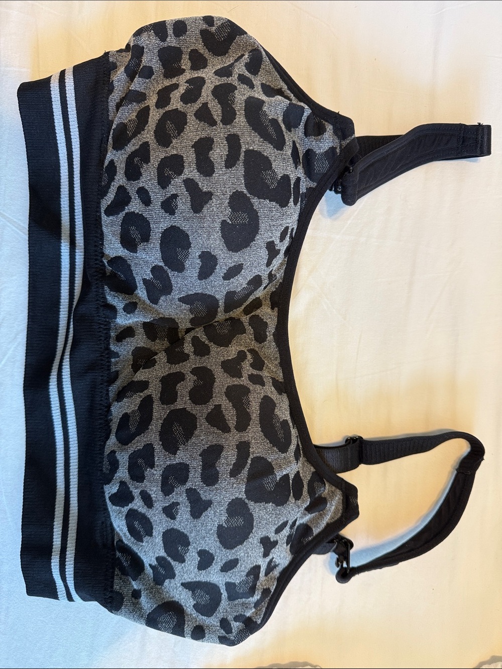 NWOT Momcozy Seamless Nursing Leopard Print Black & Gray Support Bra